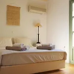 Ochre Dream, Front & Sunset Holiday home