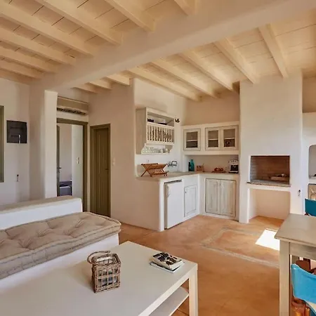 Holiday home Ochre Dream, Front & Sunset Naousa (Paros)