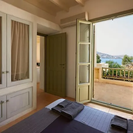 Ochre Dream, Front & Sunset Holiday home