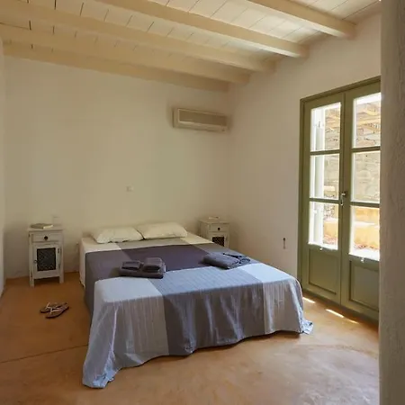 Ochre Dream, Front & Sunset Holiday home