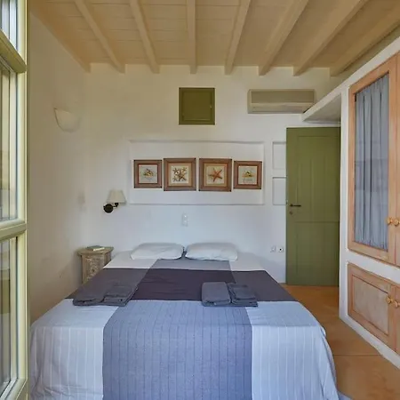 Holiday home Ochre Dream, Front & Sunset Naousa (Paros)